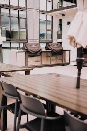 Dining - Mira | Lakeside Serenity • Pool, Sauna & Gym (Kelowna)