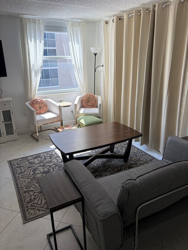 Living area - Bright renovated studio steps from Bonita Beach & balcony gulf breezes all day (Bonita Springs)