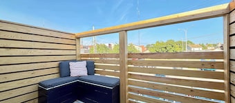 Downtown Apt w/ Balcony & Free Parking