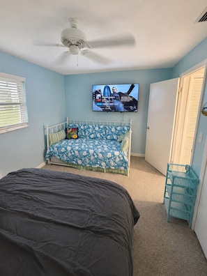 WiFi, bed sheets - Beautiful 2 bed house in superb Cape Coral Yacht club area sleeps 6 (Cape Coral)