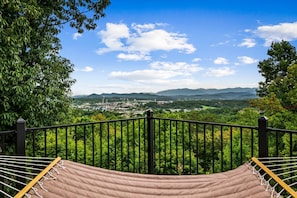 Property grounds - NEW Dolly Fireworks View! 3 King, LuxHotTub, Fence Yd (Pigeon Forge)