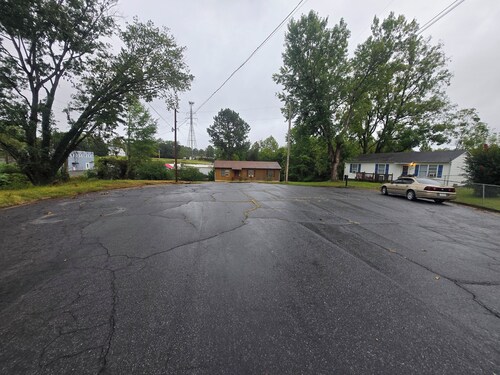Fantastic 3-bedroom house with AC in peaceful Martinsville neighborhood