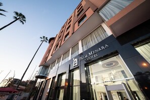 A hotel with a modern facade, large windows, and a sign indicating it is the Palm Menara Hotel. - LE PALM MENRA HOTEL MARRAKEH (Marrakech)