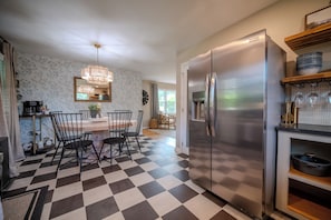Interior - Charming & Cozy Home | Close to Acworth & Kennesaw (Acworth)
