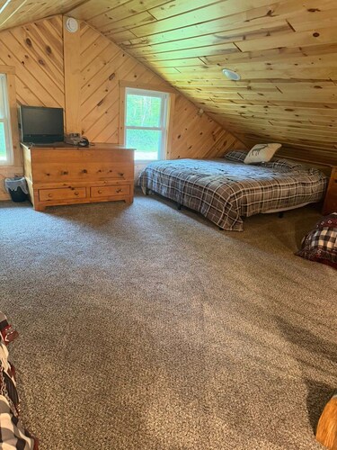 Lakefront Cabin on Little Rock Lake - Beautiful Views, Fire Pit & Family Fun