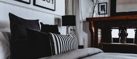 6 makuuhuonetta, silitysrauta/-lauta, ilmainen Wi-Fi, vuodevaatteet
