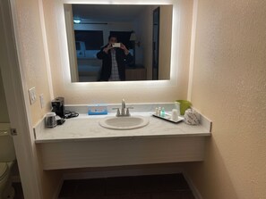 Badkar/dusch, handdukar, tvål och schampo