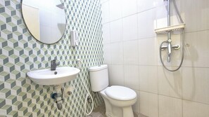 Towels, soap, shampoo, toilet paper - Little Home Mangga Besar (Daerah Khusus Ibukota Jakarta)