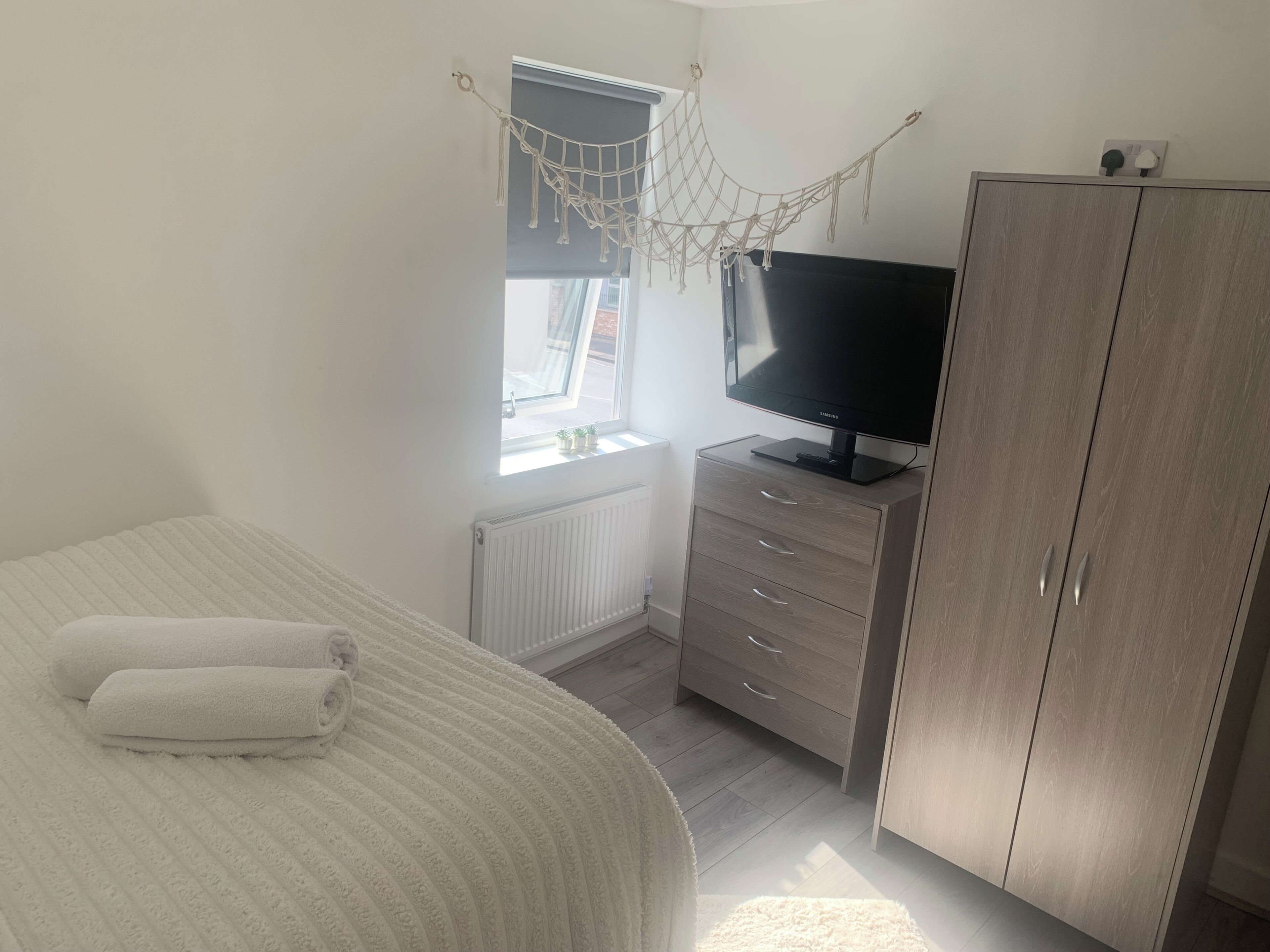 2 quartos, ferros/tábuas de passar roupa, Wi-Fi, roupa de cama