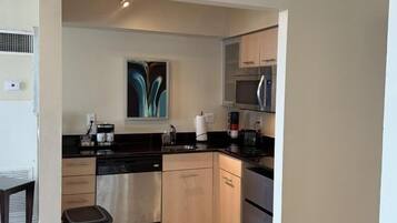 Apartemen Comfort, balkon, pemandangan samudra | Dapur pribadi