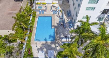 2 Bedroom 2 Bathroom 2 Blocks from Beach