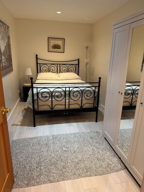 Room - North Van Escape: Private 2BR Basement Near Grouse & Capilano Bridge (North Vancouver)