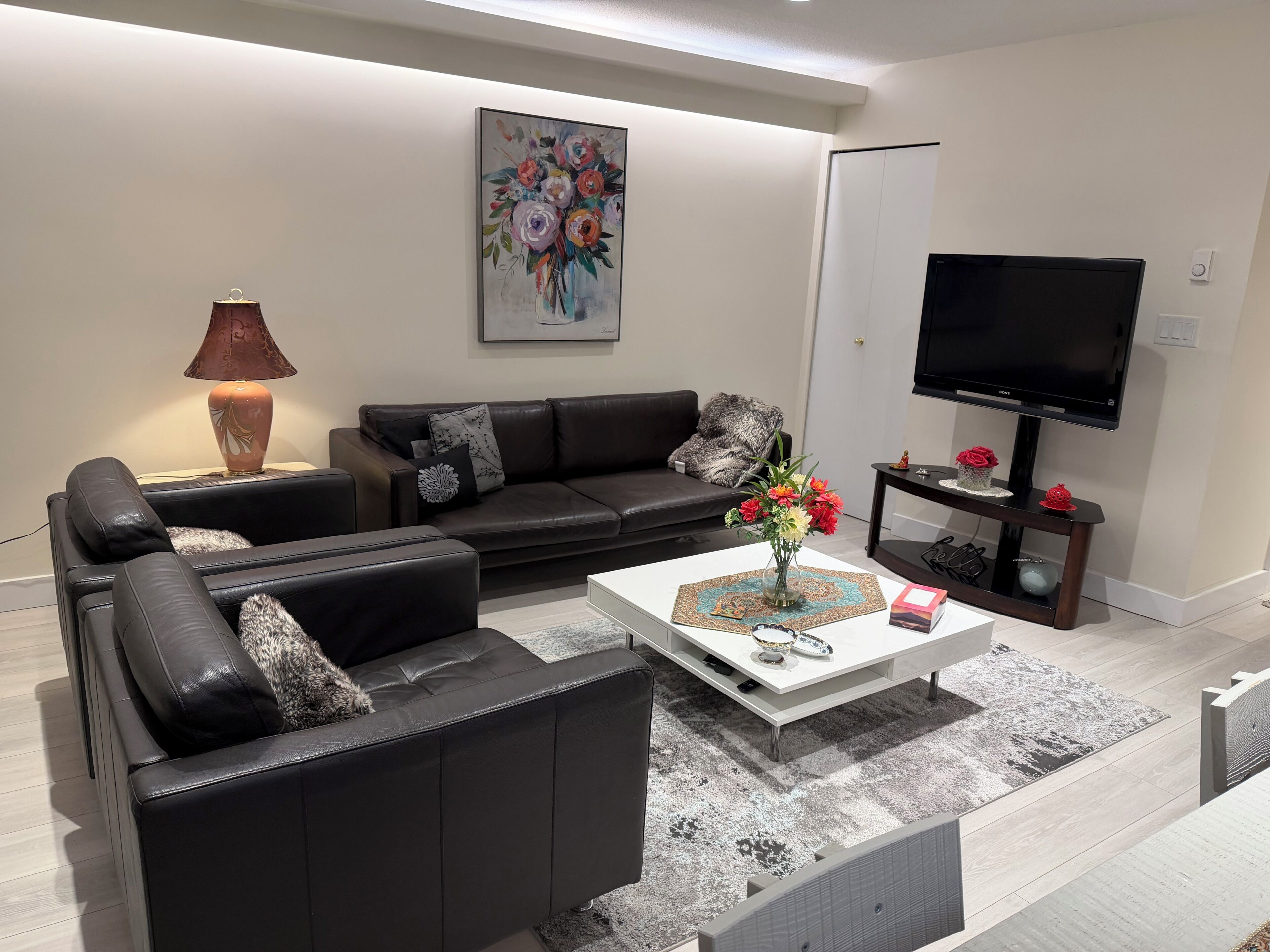 North Van Escape: Private 2br Basement Near Grouse & Capilano Bridge - 北溫哥華市