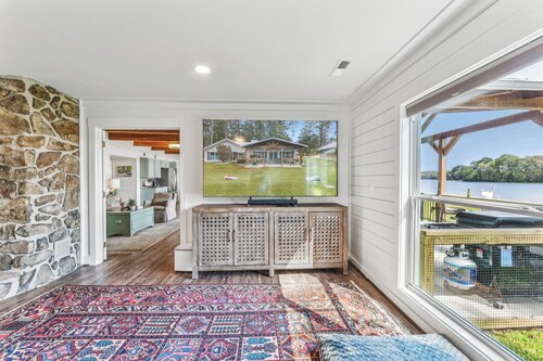 All about that Bass lake house on beautiful lay lake