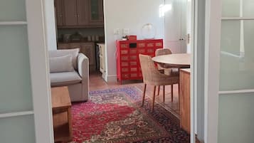 House, 2 Bedrooms, Patio, Garden View | Interior