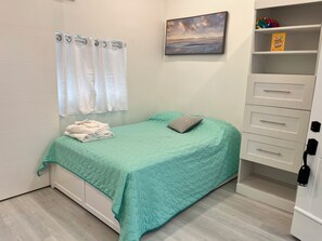 Iron/ironing board, WiFi, bed sheets - Beautiful 1-bedroom studio with AC in West Palm Beach (West Palm Beach)