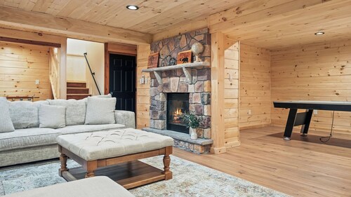 Winter Court by Avantstay Game Room Private Basketball Court Fire Pit Near Skiing & Raceway
