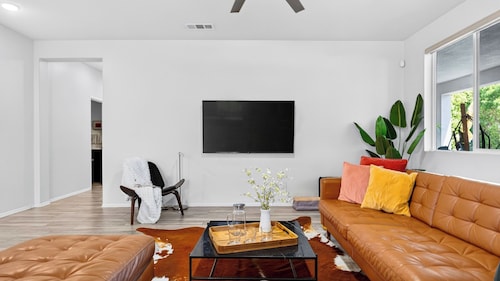 The Encore by Avantstay Pool + Hot Tub + Outdoor Pool Table + Fire Pit Mins to the Polo Fields