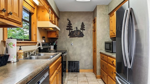 Dancing Bear by Avantstay Cozy Cabin + Hot Tub + Decks Arcade + Mountain Views Near Park