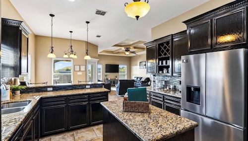 Graceland by Avantstay Private Pool + Spa + Fenced Backyard Near North Padre Island