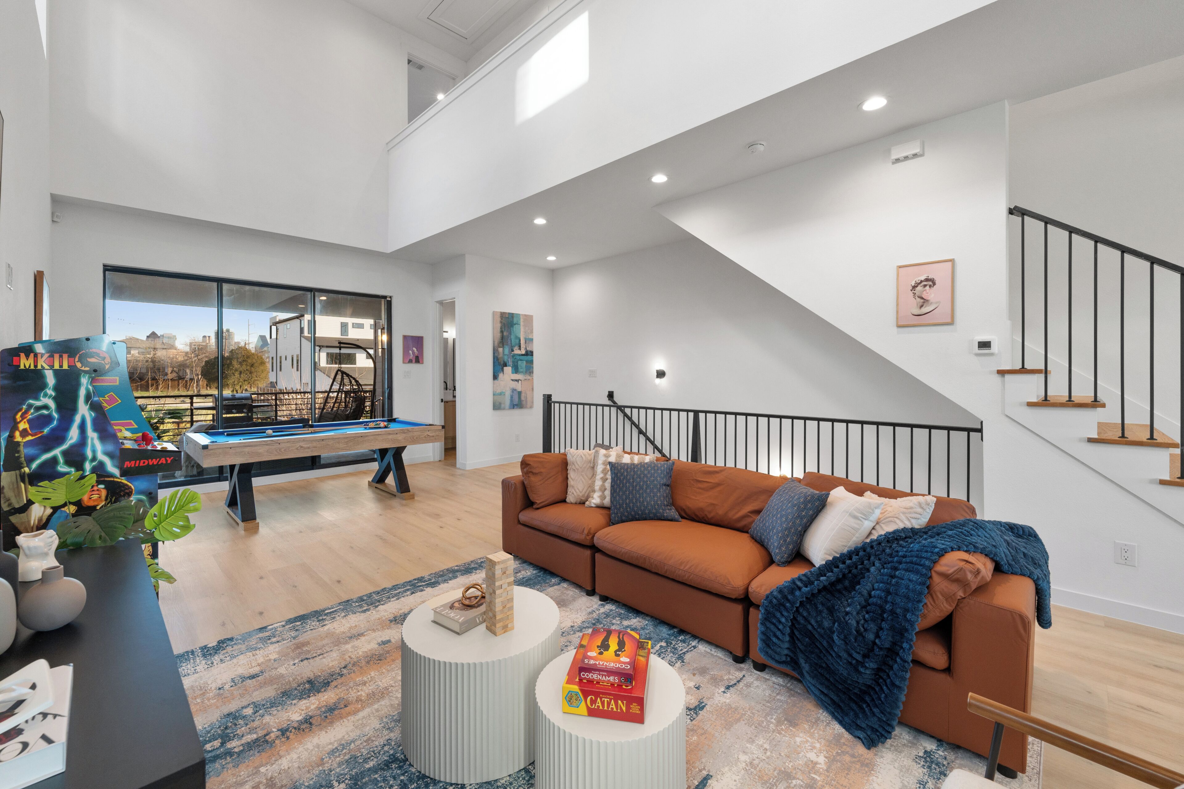 Luxury 6br Duplex Lofts With Hot Tub, Billiards, Balconies - Dallas, TX