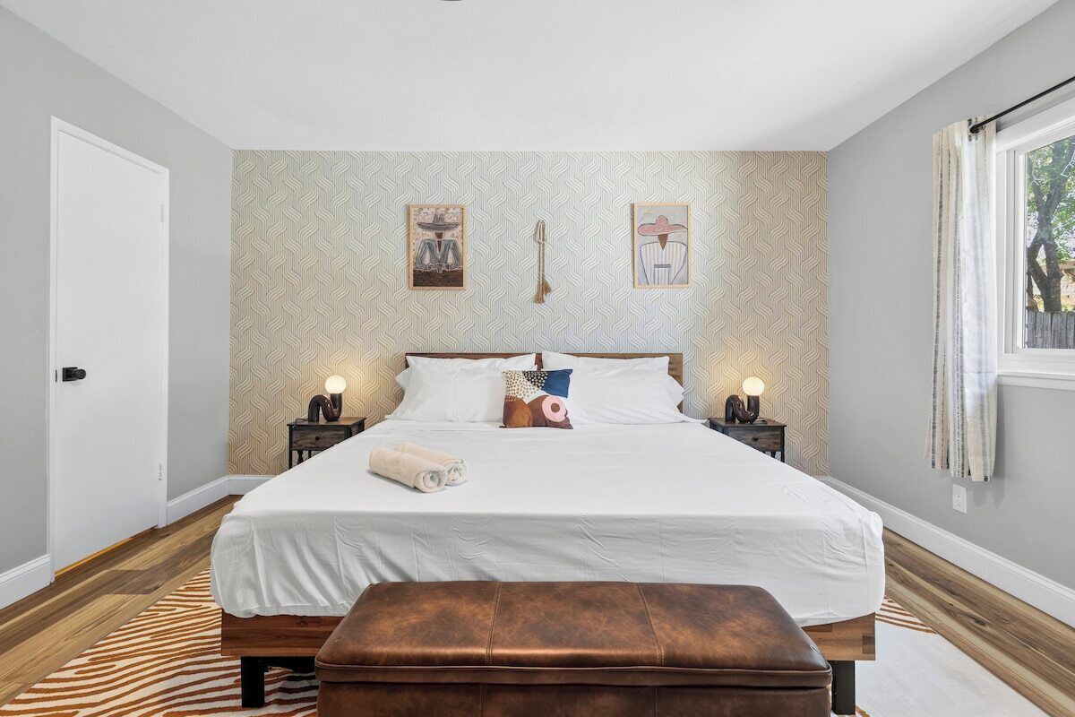 4 bedrooms, travel crib, WiFi, bed sheets