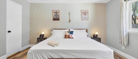 4 bedrooms, travel crib, WiFi, bed sheets