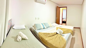 Apartamento | Cortinas blackout, ferros/tábuas de passar roupa, Wi-Fi de cortesia