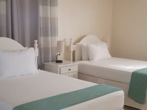 Room - Upton apartment 
2bed/2bath in Ocho rios Jamaica tv/wifi/full kitchen (Ocho Rios)