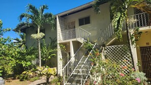 Exterior - Upton apartment 
2bed/2bath in Ocho rios Jamaica tv/wifi/full kitchen (Ocho Rios)