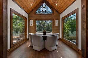 Dining - Hope Ridge Manor - Pet Friendly | Firepit | Hot Tub | Game Room (Blue Ridge)