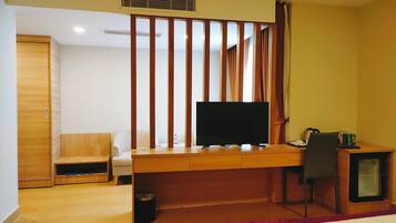 Deluxe Double Room | In-room safe, blackout drapes, soundproofing