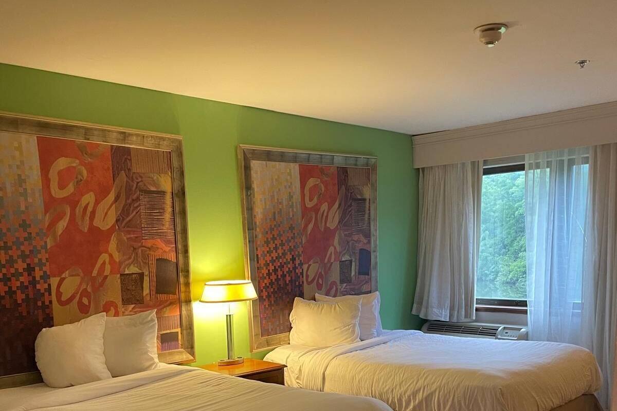 Basic Double or Twin Room | WiFi (free)