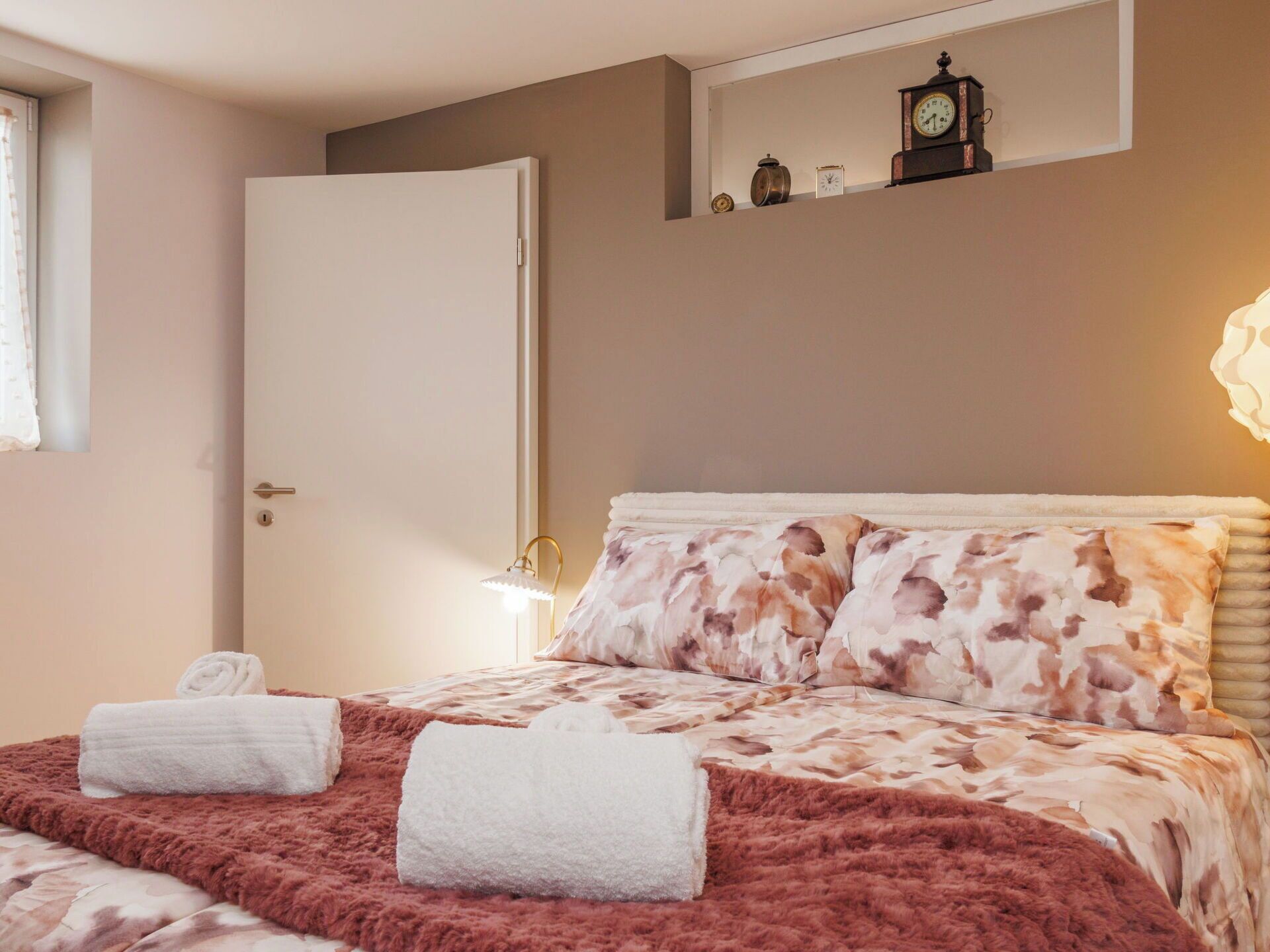 Lit, Meubles, Literie, Design Intérieur, Chambre, Drap De Lit, Mur, Linge, Pièce, Sol