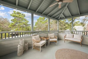 A covered outdoor seating area with wicker furniture and a ceiling fan. - Magnolia Cottages on 30A: 5-Min Walk to the Beach! 2 King Beds, Bunk Room (Inlet Beach)