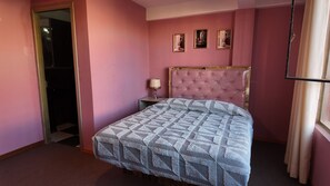 Comfort-Doppelzimmer, Stadtblick | Schreibtisch, laptopgeeigneter Arbeitsplatz, Verdunkelungsvorhänge