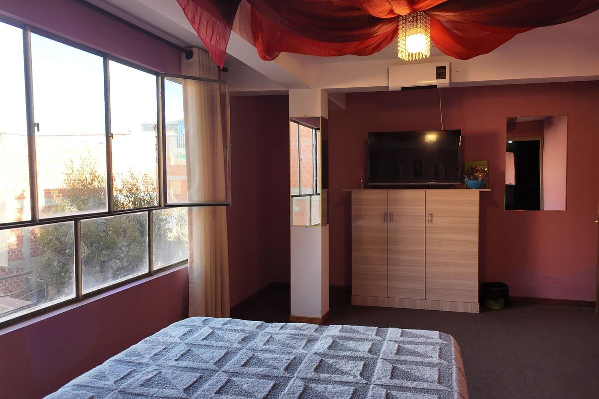 Comfort-Doppelzimmer, Stadtblick | Schreibtisch, laptopgeeigneter Arbeitsplatz, Verdunkelungsvorhänge