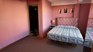 Comfort-Doppelzimmer, Stadtblick | Schreibtisch, laptopgeeigneter Arbeitsplatz, Verdunkelungsvorhänge