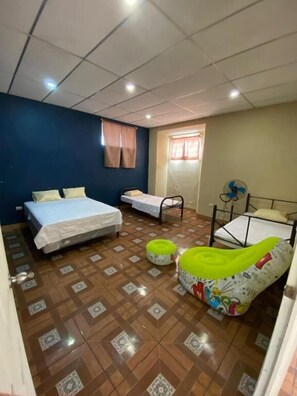 Quadruple Room - Hostal casa colonial (Santa Ana)