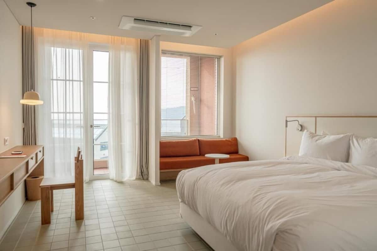 In-room safe, blackout drapes, soundproofing, WiFi (free)