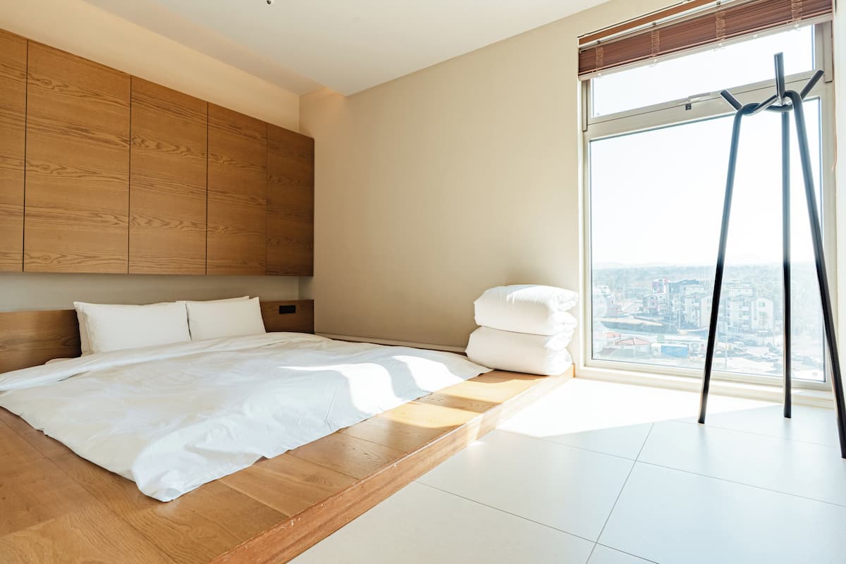 In-room safe, blackout drapes, soundproofing, WiFi (free)