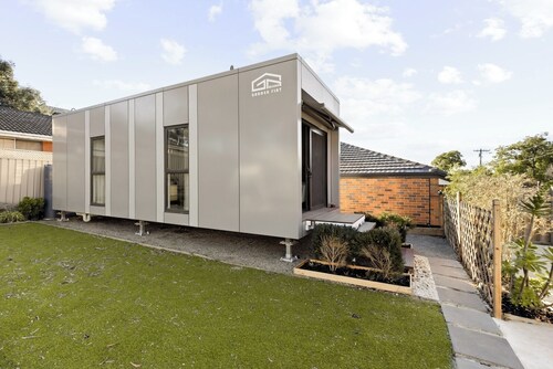 Inviting Modern Tiny Home 8 Min Walk to Station