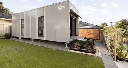 Inviting Modern Tiny Home 8 Min Walk to Station