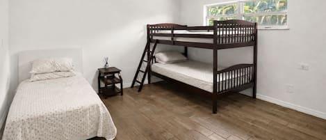 2 bedrooms, iron/ironing board, WiFi, bed sheets
