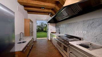 Oven, dishwasher