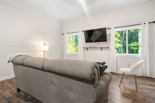 Guest Home in Damascus l White Oak Lane