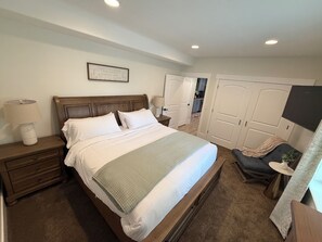 Tabla de planchar con plancha, wifi y ropa de cama 