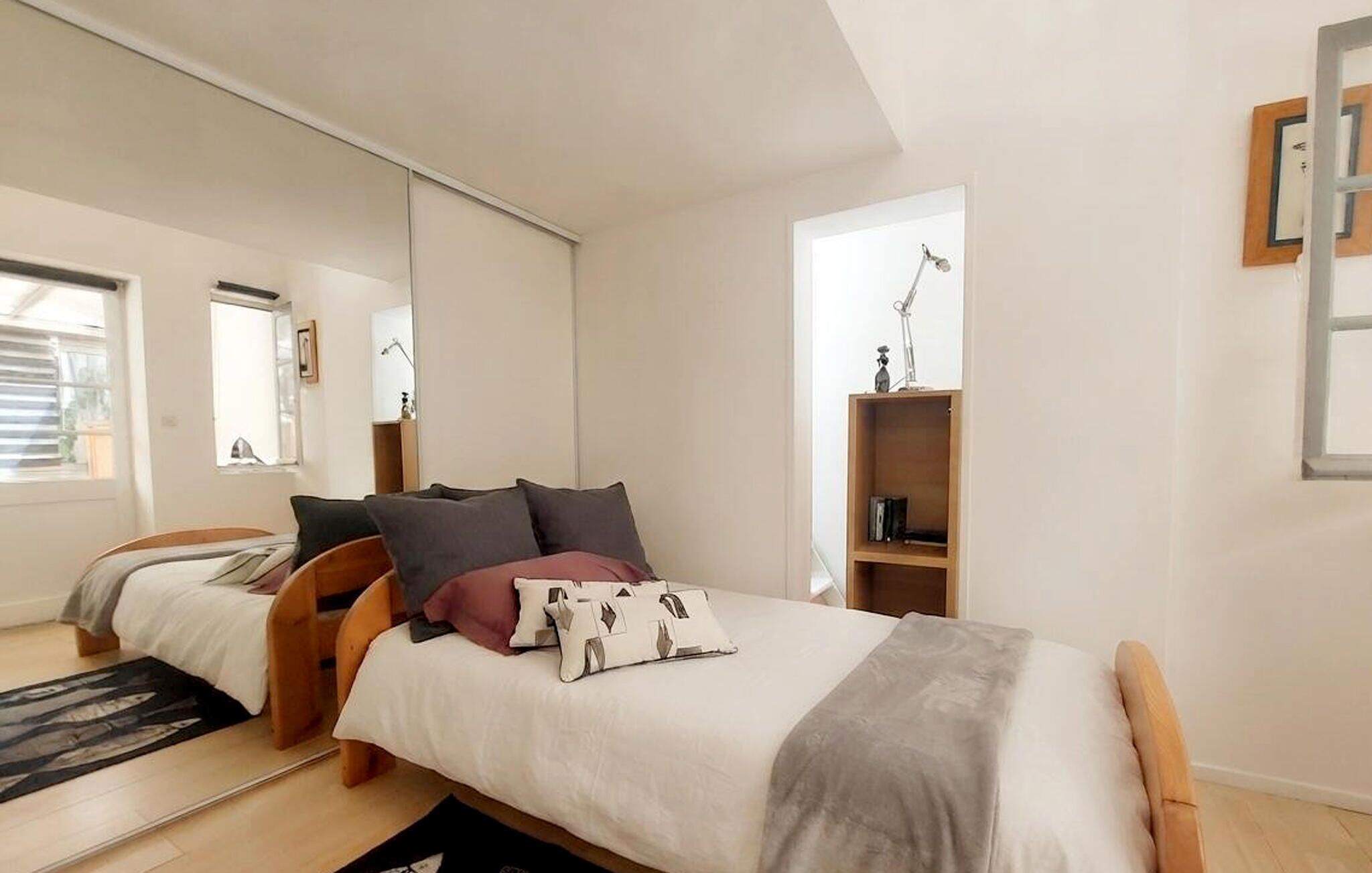 2 bedrooms, iron/ironing board, WiFi (free)