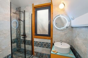 A bathroom with a glass shower enclosure, a wooden-framed mirror, and a round mirror on the wall. - Vatra Verde - A-Frame Cabin (Trăisteni)