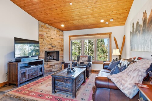 Rare 2 bedroom in The Colony!